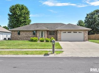 3716 Bergamot Dr, Springfield, IL 62712