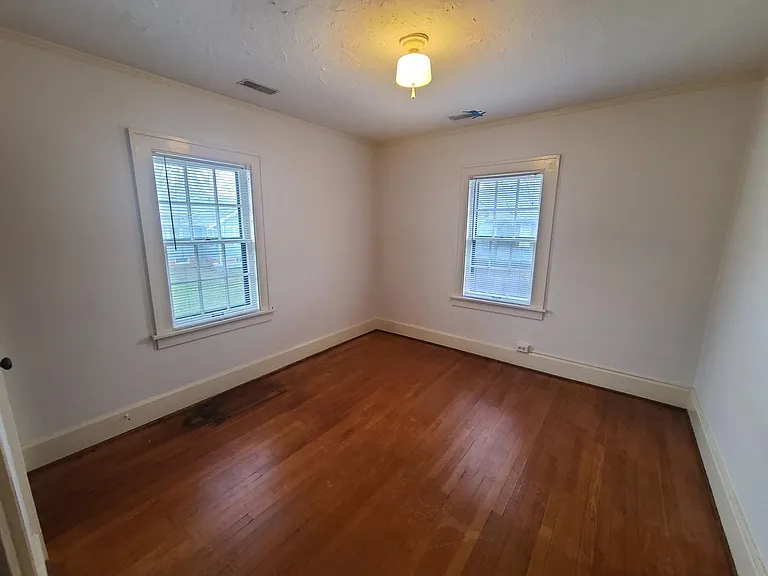 4814 Woodland Ave — Photo 12