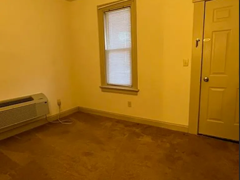 226 Poplar St — Photo 2