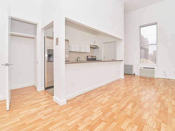 4th image of 764 Manhattan Ave #44C
