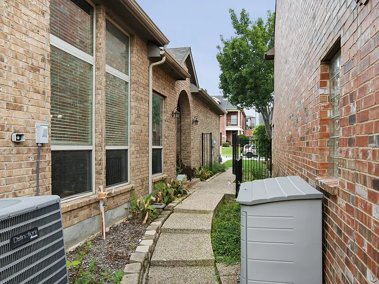 1028 Kaylie St — Photo 28