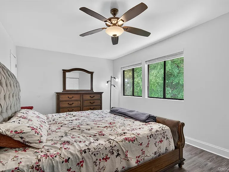 202 Concord Ln — Photo 24