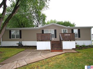 3800 NW Darkwood Ct, Lincoln, NE 68521