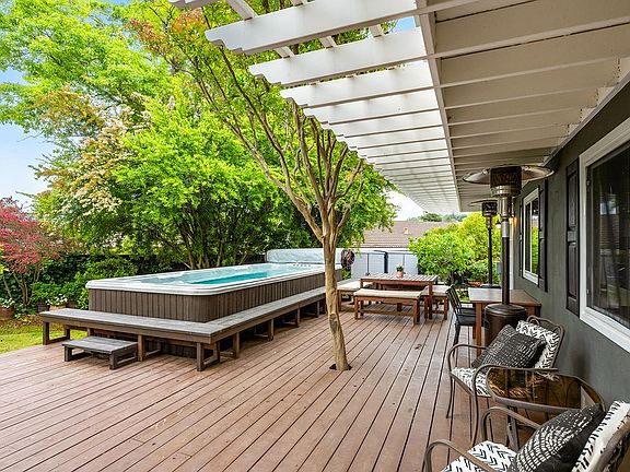 4th image of 722 Sutro Avenue