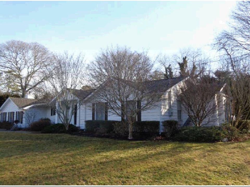 1st image of 44 White Oak Ln