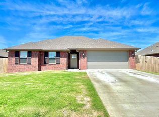 1744 Charismatic Dr, Prairie Grove, AR 72753