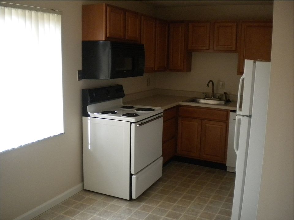 2nd image of 8176 Grant Colonial Dr