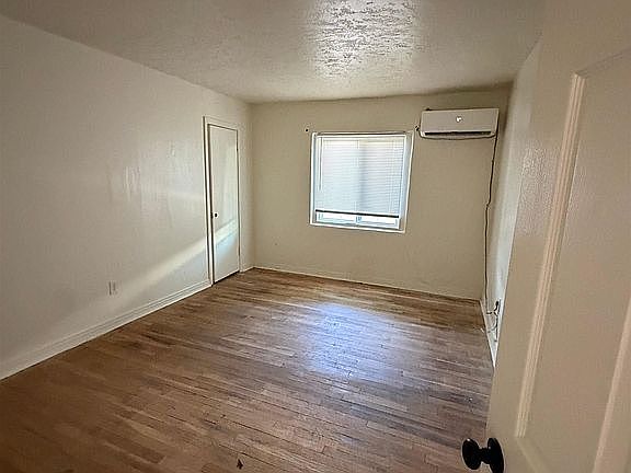 5th image of 1308 W Church St #B