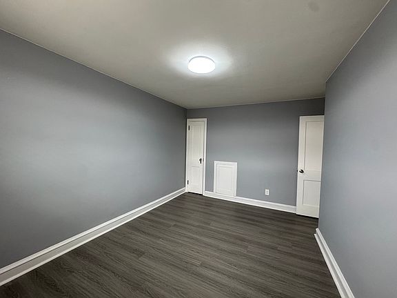 2nd image of 3004 Longshore Ave