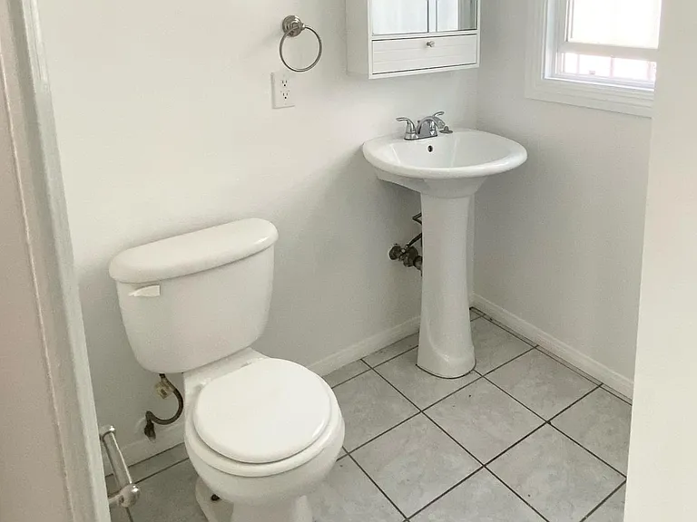 720 E 8th St #6 — Photo 10
