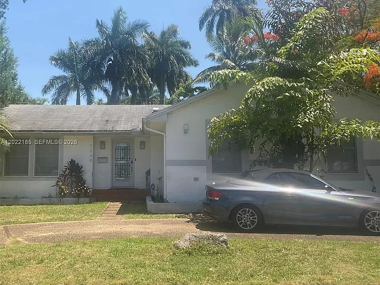 1206 Tyler St — Photo 2