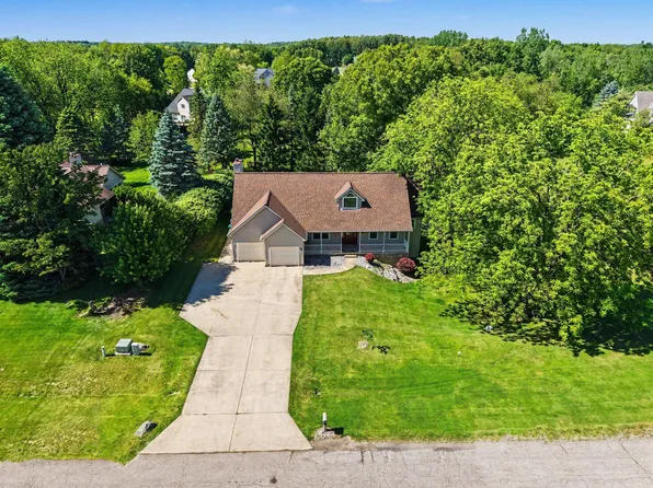 13574 Orchard Ct, Gregory, MI 48137