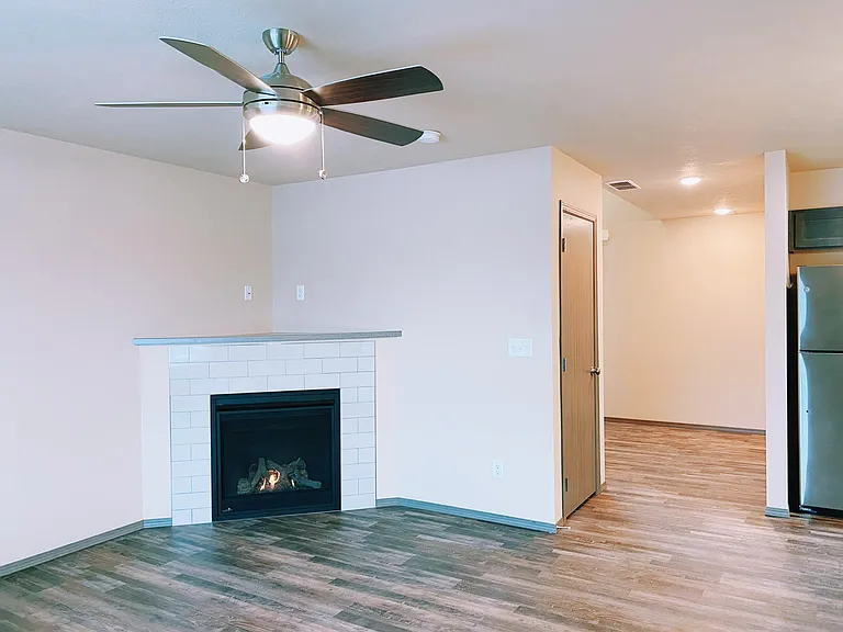 1210 N Bell St — Photo 9