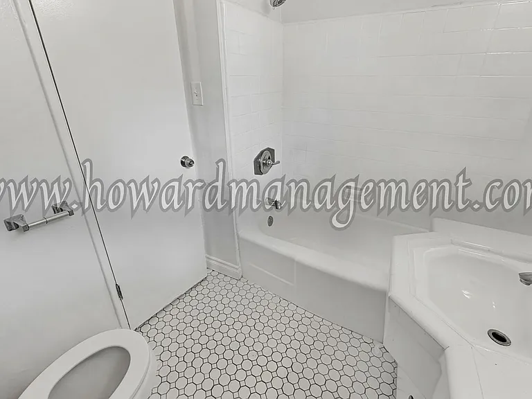 3717 Los Feliz — Photo 8