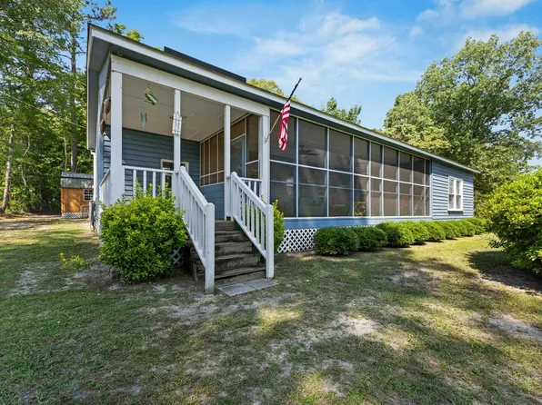 1386 Hobbs Dr, Summerton, SC 29148
