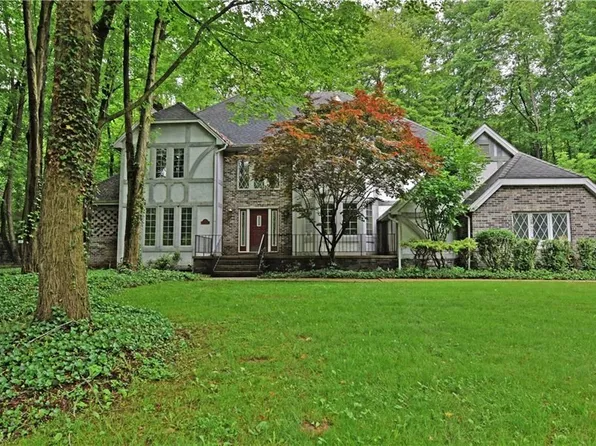 3695 Saint Andrews Dr, Youngstown, OH 44505