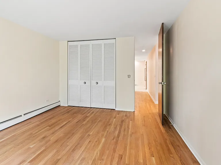 5435 N Artesian Ave #1W — Photo 10