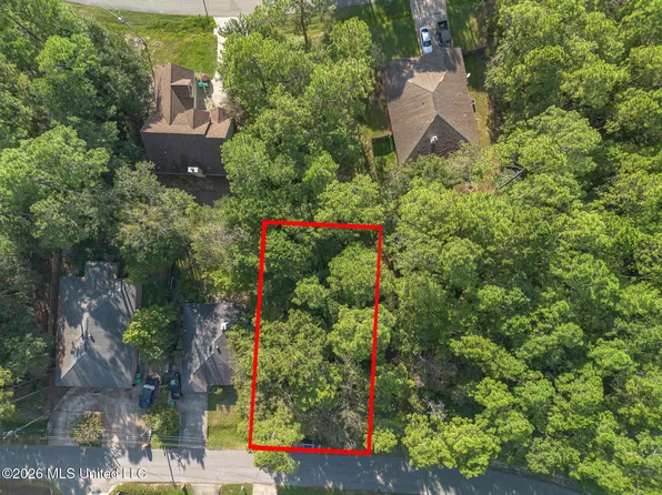 8335 Amoka Dr, Diamondhead, MS 39525