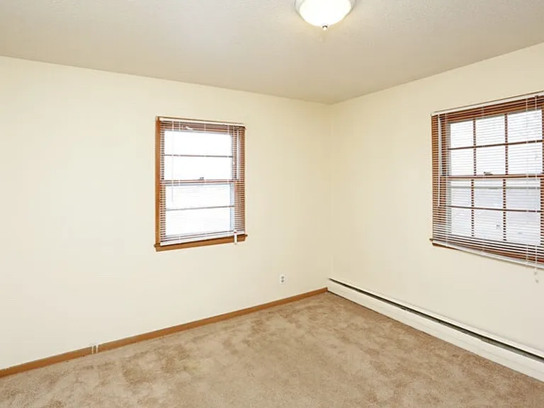 Ashworth Apartments — Photo 18