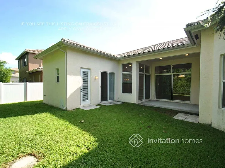 6880 Houlton Cir — Photo 11