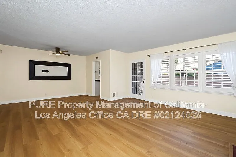 3 bed, 2.0 bath, 1291 sqft, $4,095 — Photo 2
