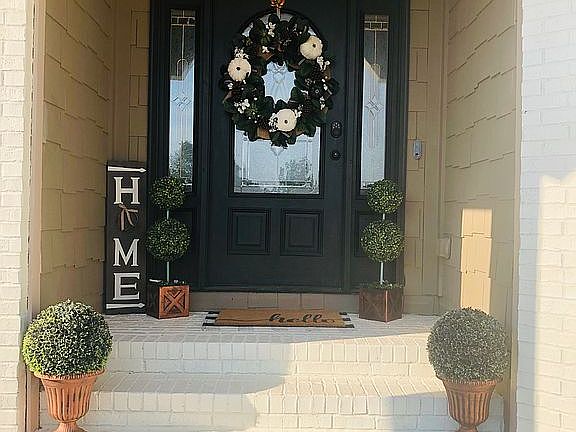 2nd image of 320 River Cove Mdws