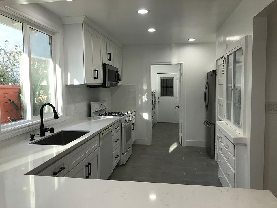 1st image of 334 S Orange Dr