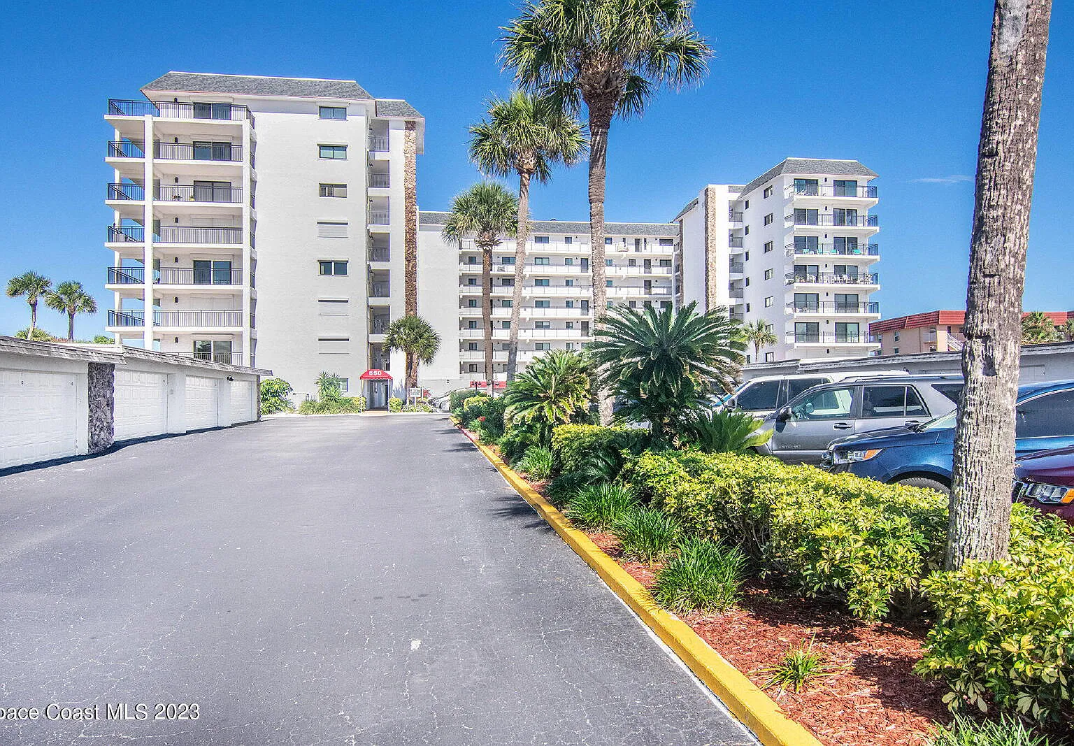 1 bed, 1.0 bath, 881 sqft, $2,350 — Photo 1
