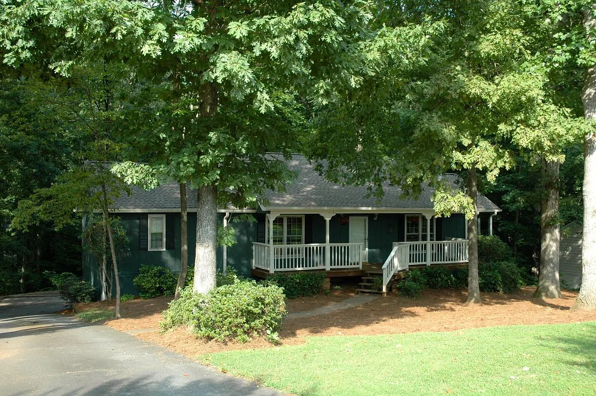 4 bed, 2764 sqft, $2,575 — Photo 2