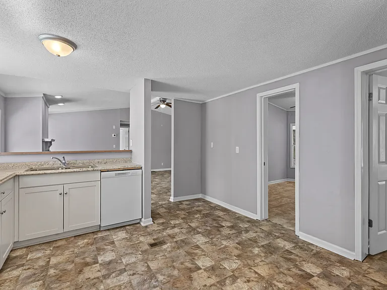 1133 Pickett Rd — Photo 3