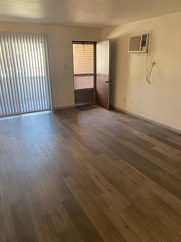 1504 Poplar St #1 Photo 1