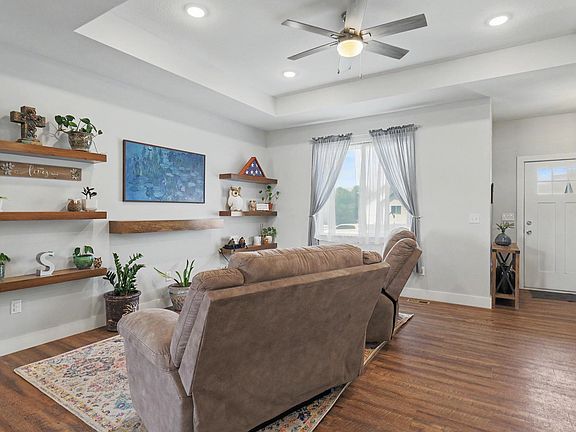 5th image of 2911 E Reiss St