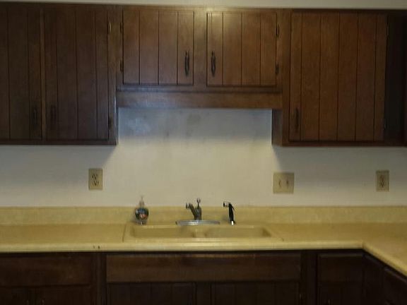 4th image of 212 Oxford Ln