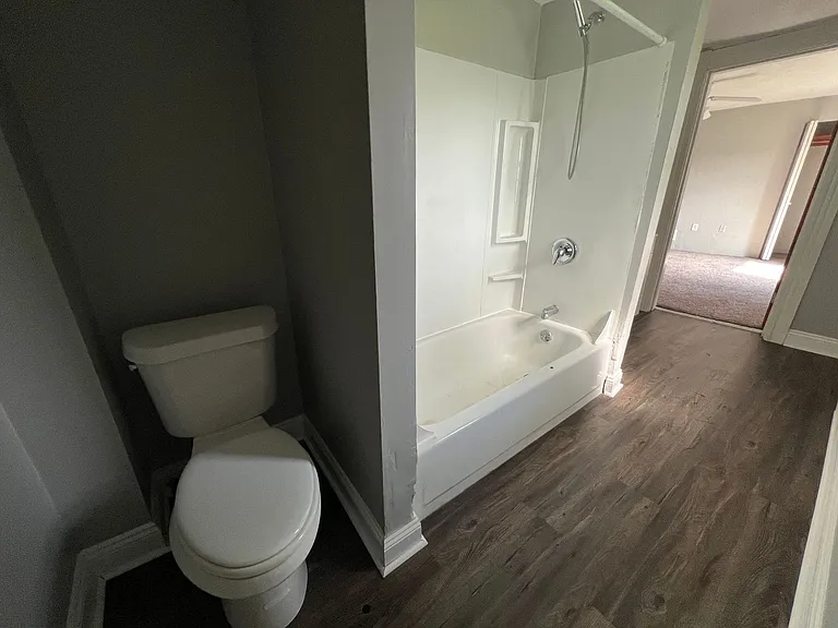 218 Mary St — Photo 7