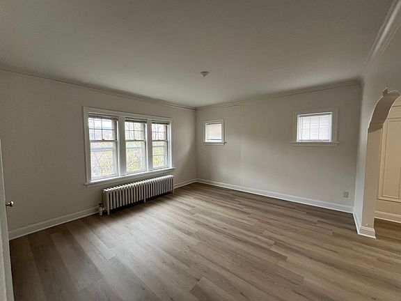 4th image of 3825 N Oakland Ave APT 10