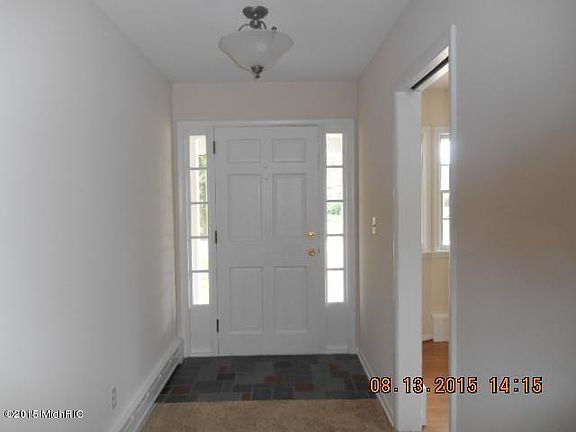 3rd image of 1631 Woodcliff Ave SE