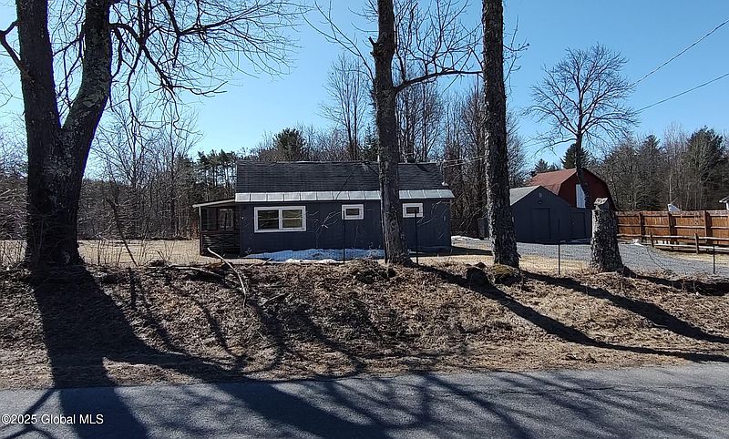2nd image of 280 Berry Road