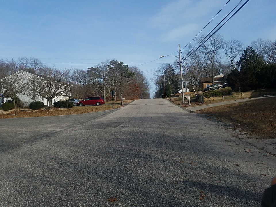2nd image of 45 Mastic Blvd W