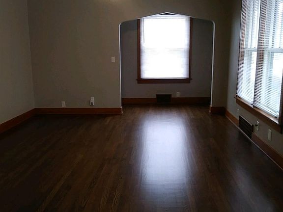 3rd image of 4215 Leavenworth St