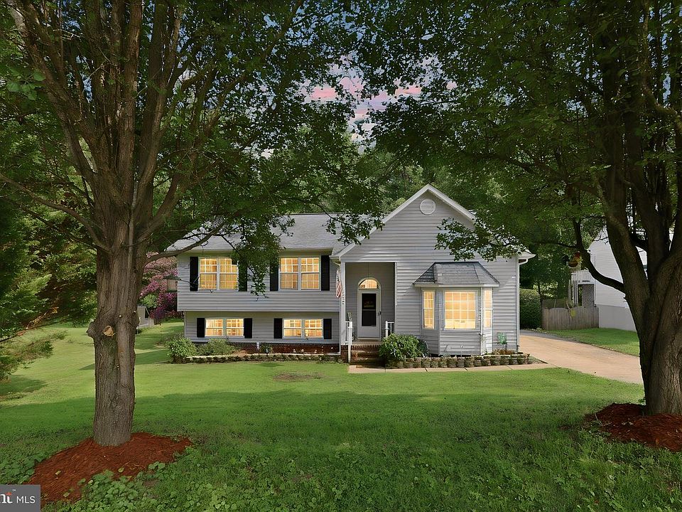 1st image of 7422 Laura Ln