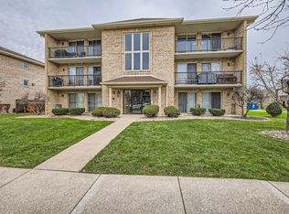 12799 Saint Andrews Ct APT 101, Lemont, IL 60439