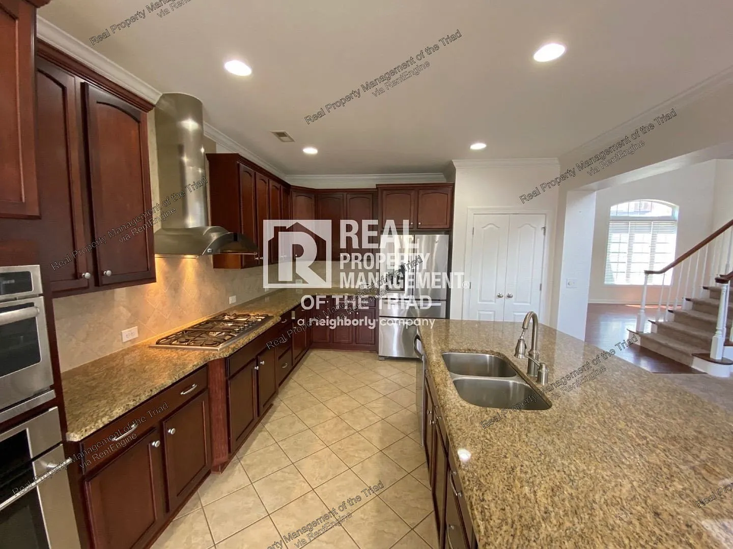 5 bed, 3.0 bath, 4443 sqft, $2,975 — Photo 2