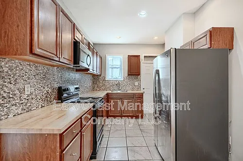 1616 N Fulton Ave Photo 1