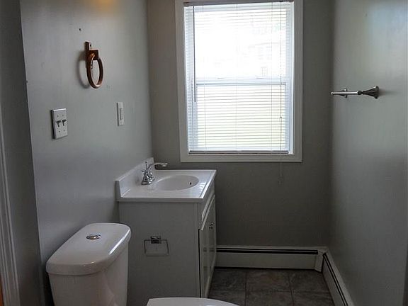 5th image of 205 E Elaine Ave
