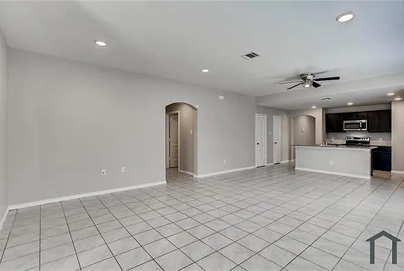 945 Newby Ln — Photo 3