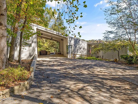 4th image of 8832 Cove Point Ln