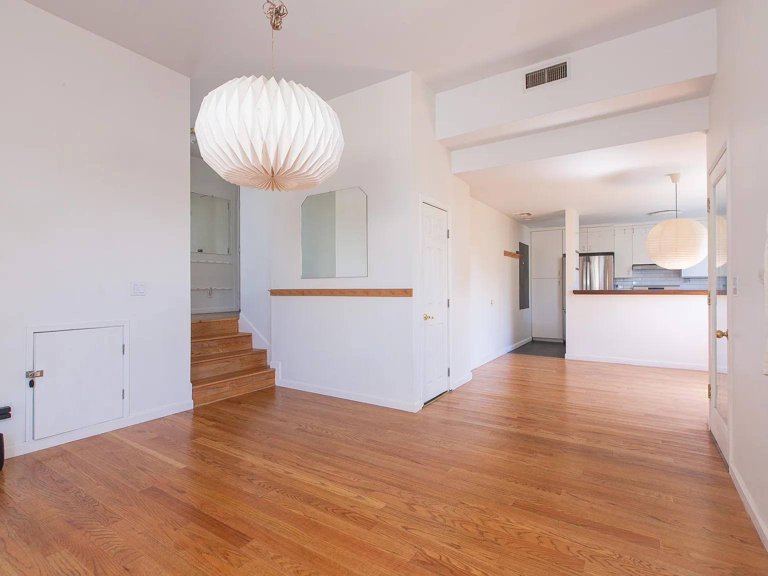 3 bed, 1.5 bath, 1241 sqft, $3,250 — Photo 4