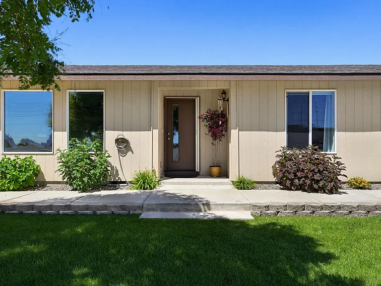 15185 Yotie Ct — Photo 2
