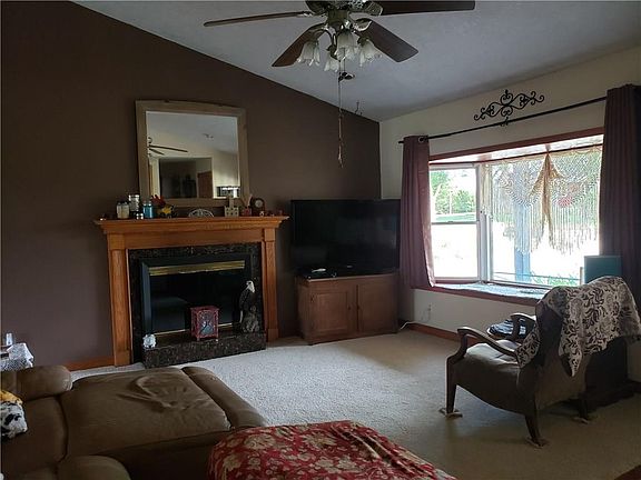 4th image of 1078 E Meadow Dr