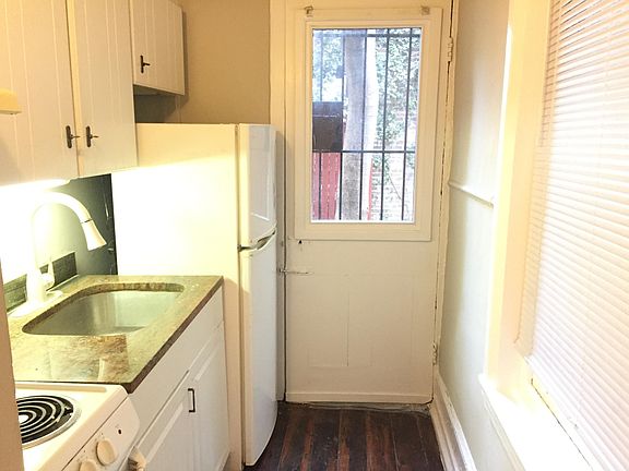 3rd image of 421 S 15th St #1R